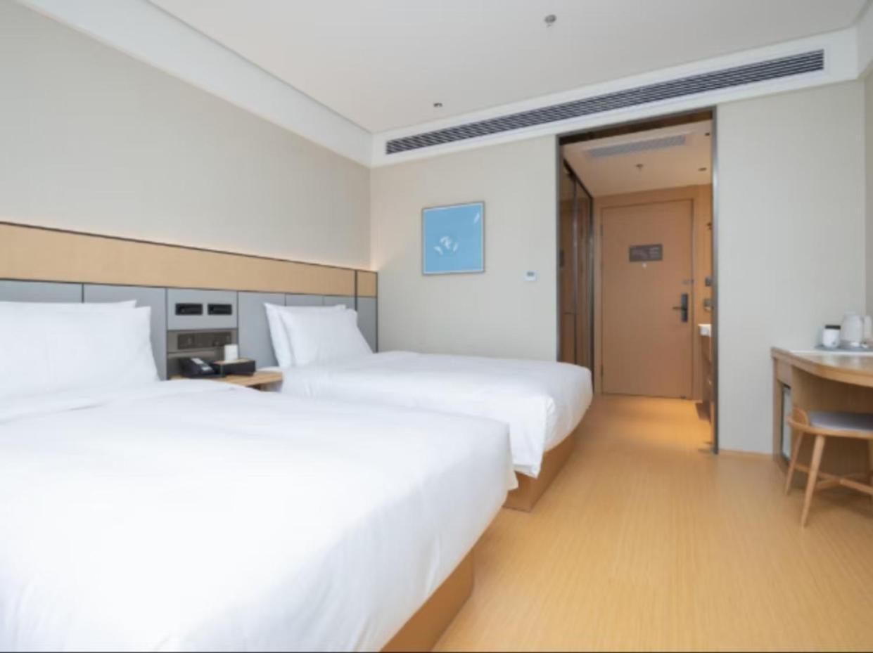 Ji Tangzhen Metro Station Hotel 4*